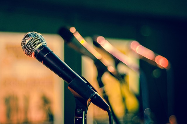 Best 7 Tips to Improve Public Speaking